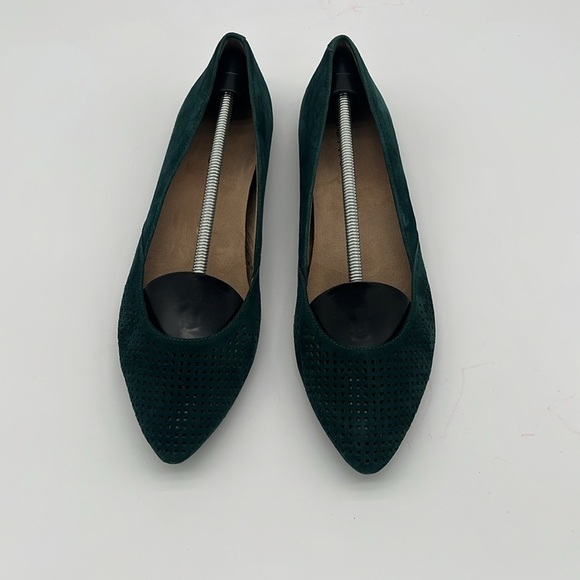 Vionic Posey Green Suede Perforated Pointed Toe Flats Women Size 8.5 - Picture 2 of 6